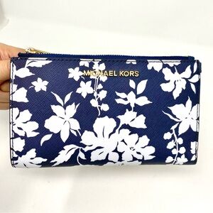 NWT Large Double Zip Wristlet